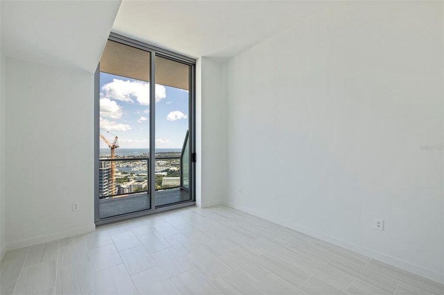 Spacious, unfurnished interior of a new home in , St. Petersburg (Image 26).