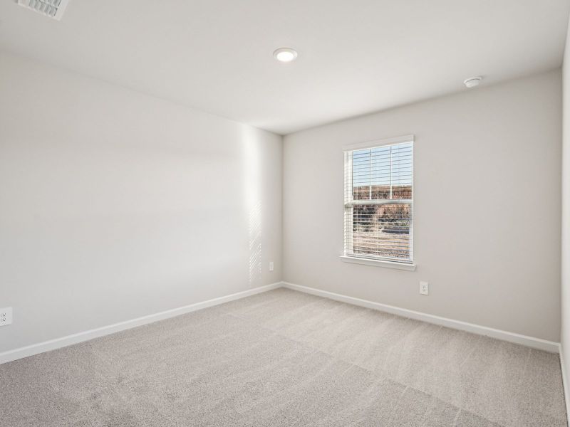 Spacious, unfurnished interior of a new home in Ivey Township, Dallas (Image 16).