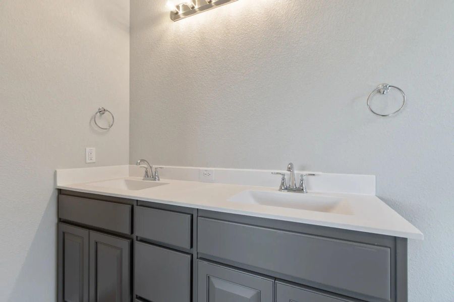 Primary Bathroom | Concept 2870 at Chisholm Hills in Cleburne, TX by Landsea Homes