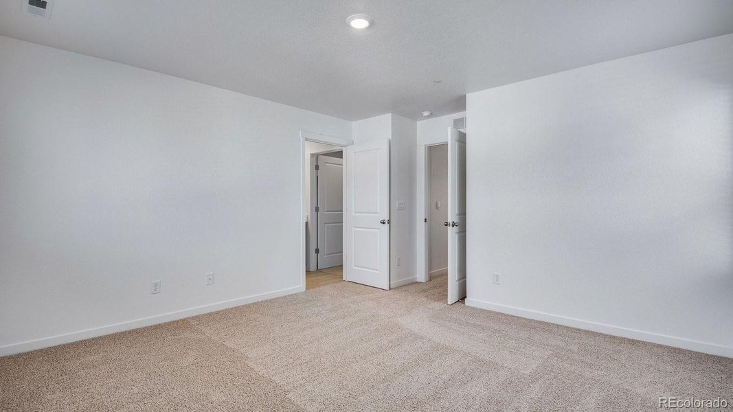 Spacious, unfurnished interior of a new home in Settlers Crossing, Commerce City (Image 35).