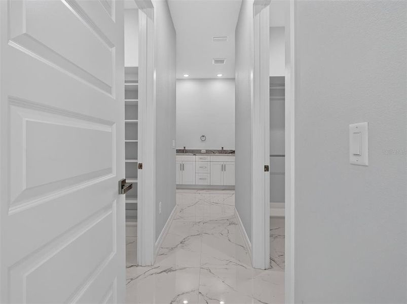 Spacious, unfurnished interior of a new home in , Plant City (Image 40).
