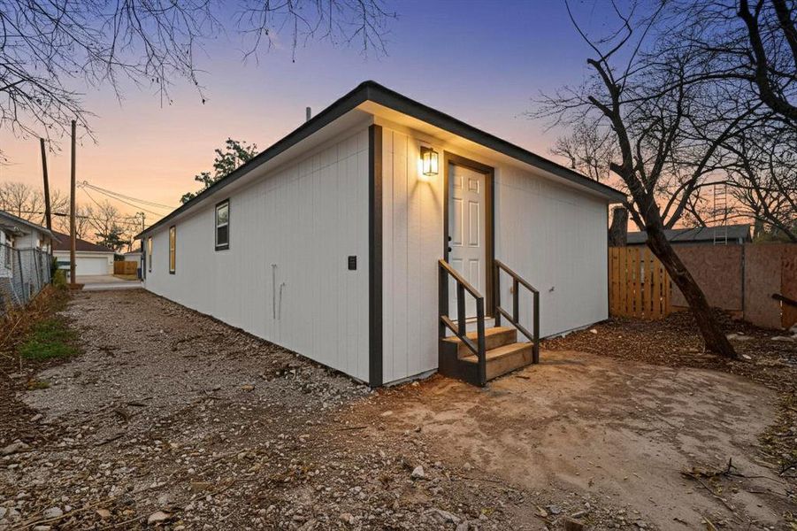 Exterior details and patio area of a home in , Dallas (Image 4).