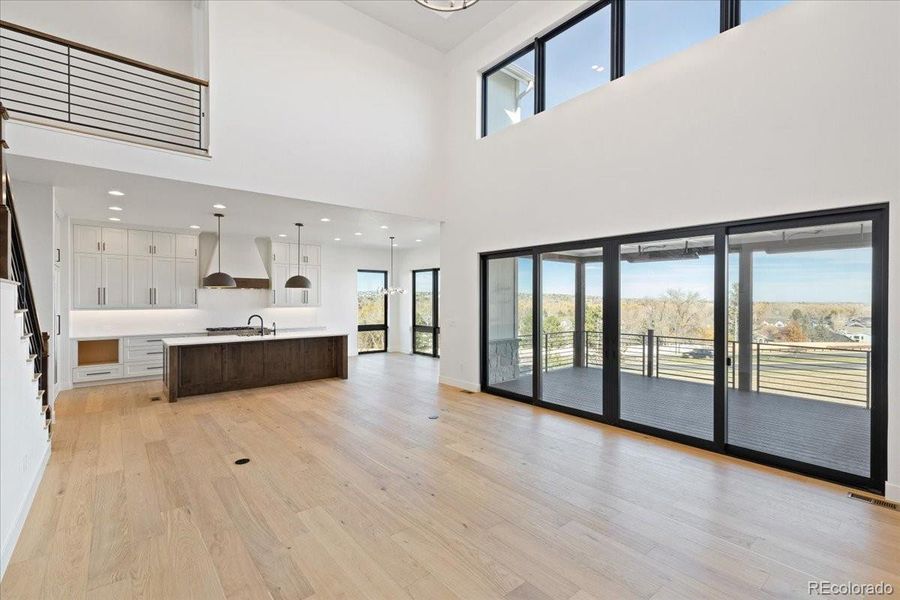 Walls of glass and light-filled spaces can be seamlessly incorporated to any plan, framing the landscape and creating moments of dramatic awe that elevate everyday living.