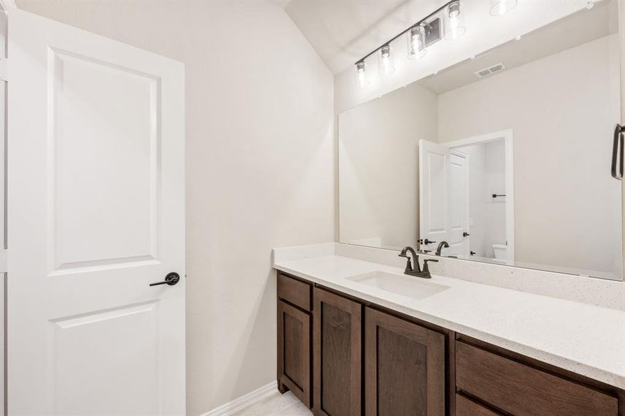 Furnished interior view inside a new home in Somerset, Venus (Image 13).