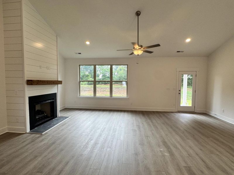 Spacious, unfurnished interior of a new home in Woods Crossing, Gallatin (Image 29).