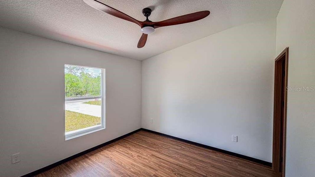 Spacious, unfurnished interior of a new home in , Sebring (Image 8).