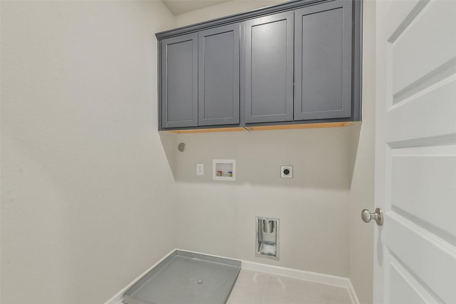 Furnished interior view inside a new home in Summer Place  35', Montgomery (Image 11).