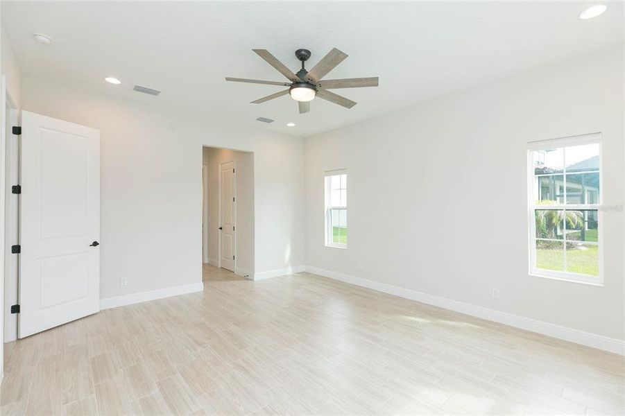 Spacious, unfurnished interior of a new home in , San Antonio (Image 47).