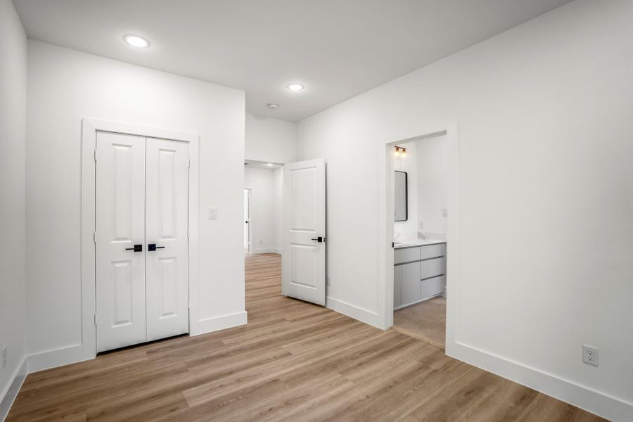 Spacious, unfurnished interior of a new home in , Houston (Image 42).