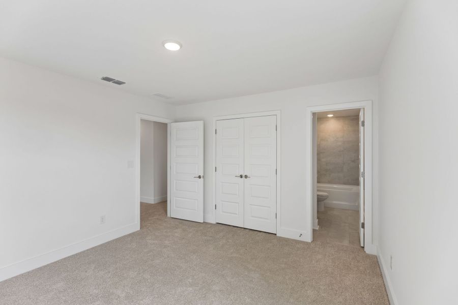 Spacious, unfurnished interior of a new home in Glenview Farms, Murfreesboro (Image 17).