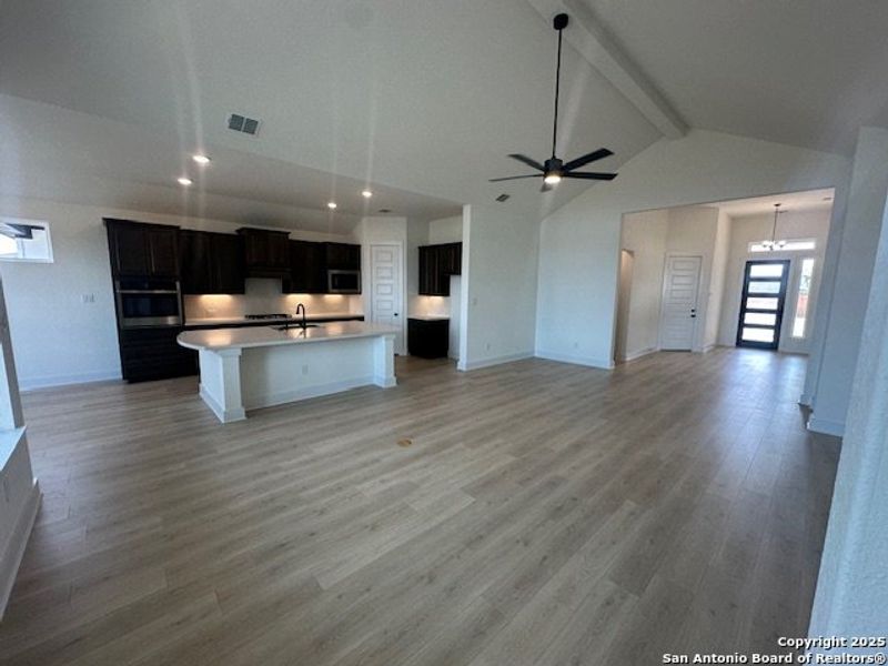 Spacious, unfurnished interior of a new home in Stillwater Ranch, San Antonio (Image 18).