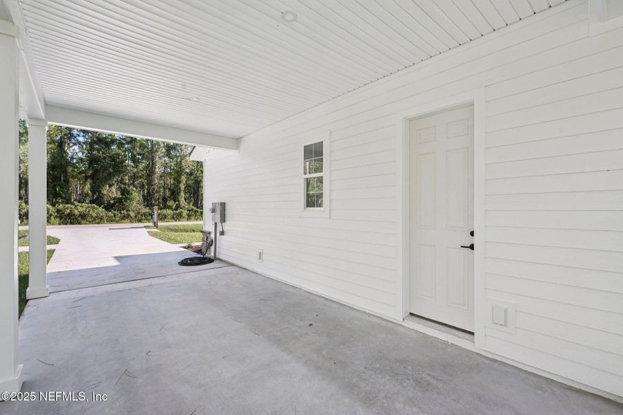 Spacious, unfurnished interior of a new home in , Palatka (Image 23).