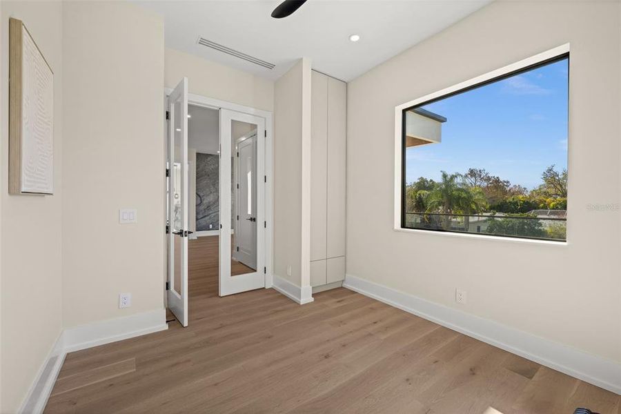 Spacious, unfurnished interior of a new home in , Sarasota (Image 57).