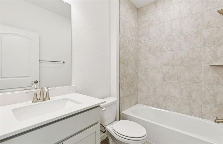 Spacious secondary bathroom Spacious secondary bathroom