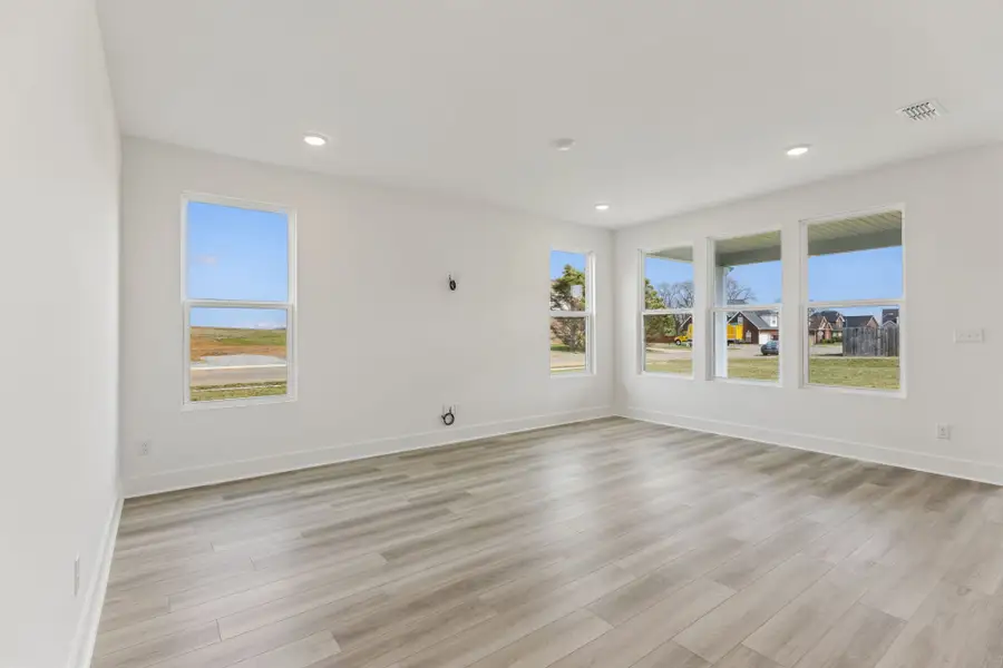 Spacious, unfurnished interior of a new home in Glenview Farms, Murfreesboro (Image 42).