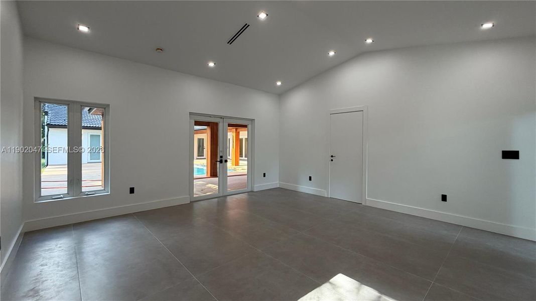 Spacious, unfurnished interior of a new home in , Palmetto Bay (Image 32).