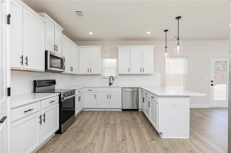 Furnished interior view inside a new home in , Dallas (Image 10).