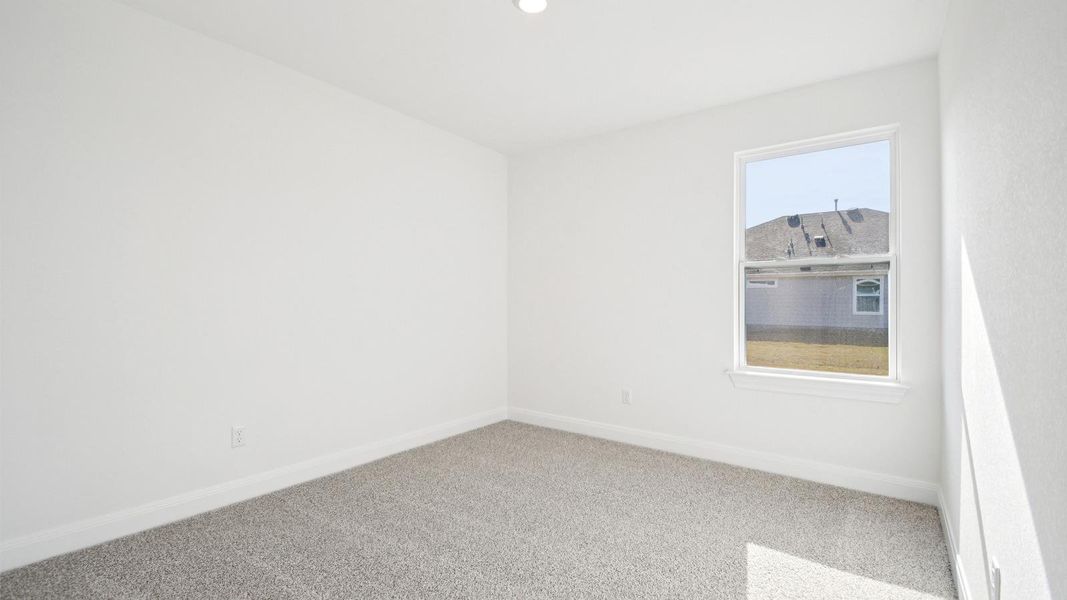 Spacious, unfurnished interior of a new home in Railhead, Cedar Creek (Image 25).