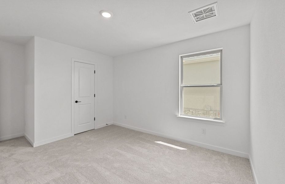 Spacious, unfurnished interior of a new home in Wolf Ranch, Georgetown (Image 15).