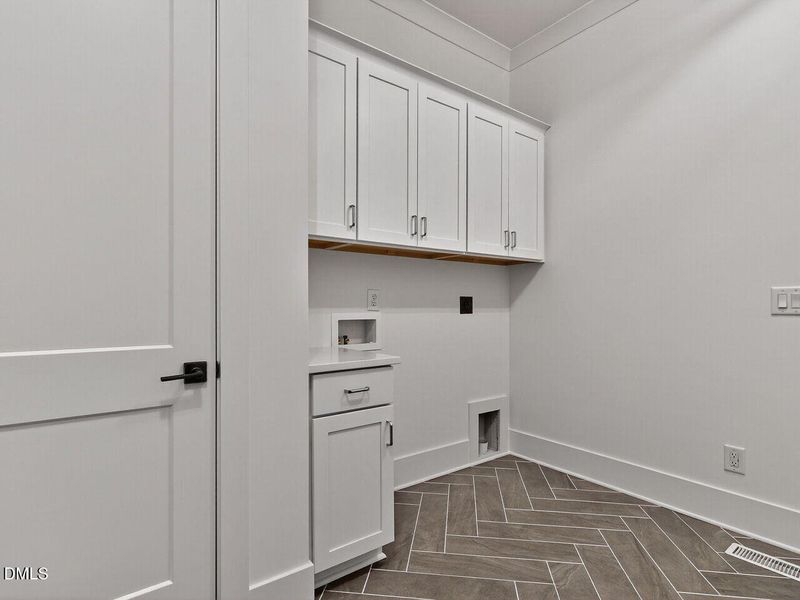 017-1280x960-laundry-entry