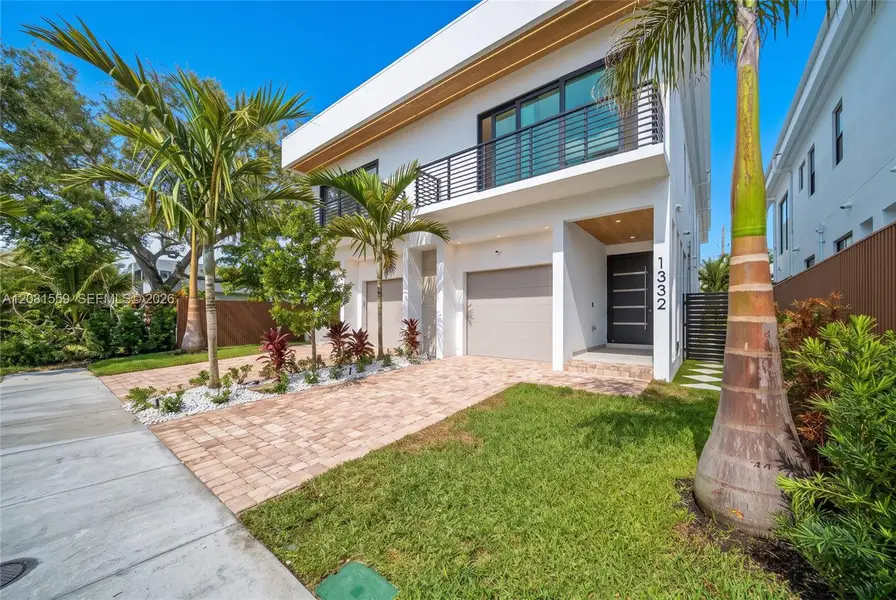 Exterior details and patio area of a home in , Fort Lauderdale (Image 2). Exterior details and patio area of a home in , Fort Lauderdale (Image 2).