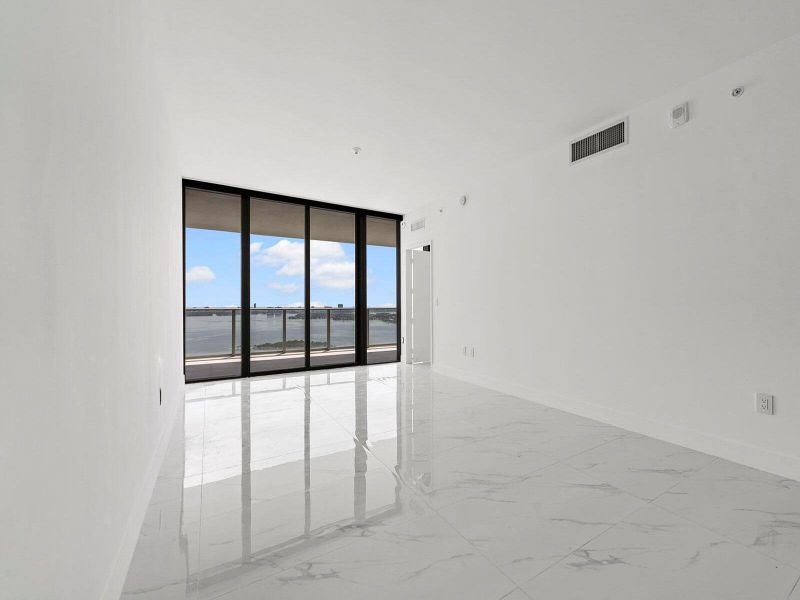 Spacious, unfurnished interior of a new home in Aria Reserve, Miami (Image 25). Spacious, unfurnished interior of a new home in Aria Reserve, Miami (Image 25).