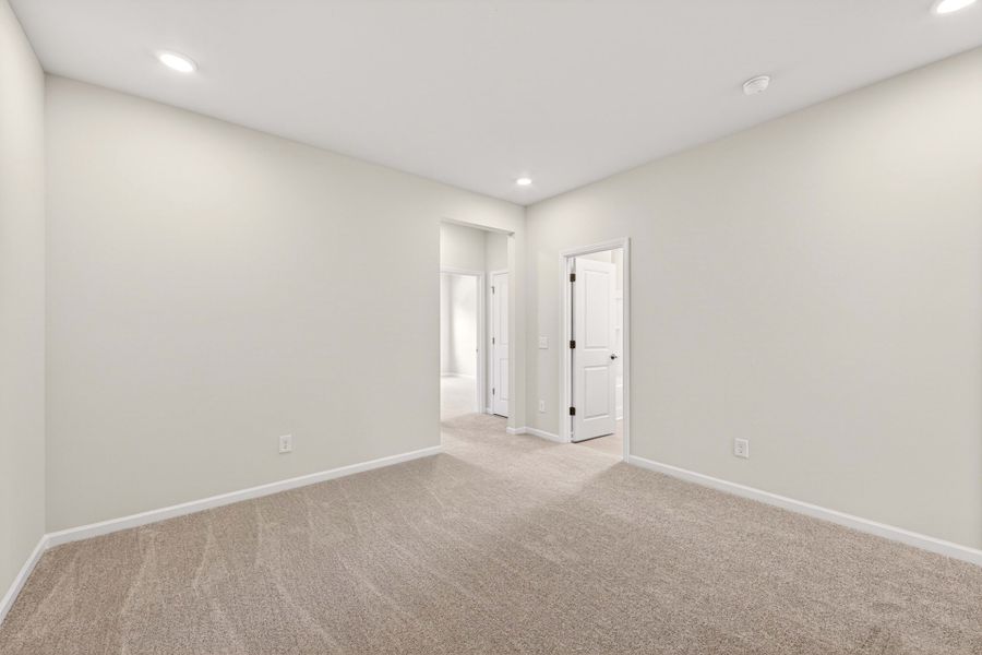 Spacious, unfurnished interior of a new home in Amplitude, Charlotte (Image 28).