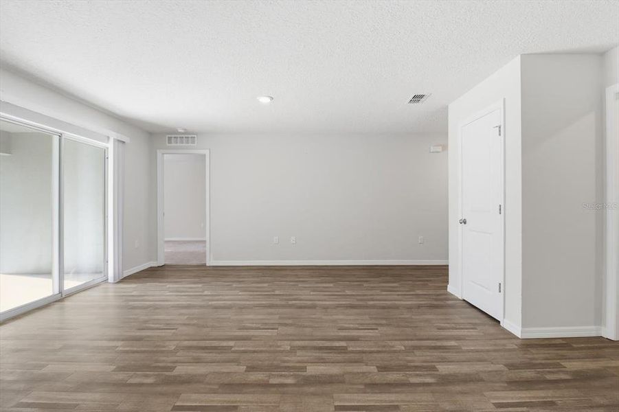 Spacious, unfurnished interior of a new home in , Dunnellon (Image 15).