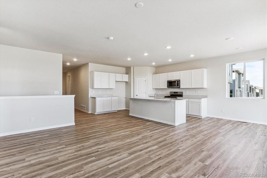 Spacious, unfurnished interior of a new home in Bradley Heights, Colorado Springs (Image 13).