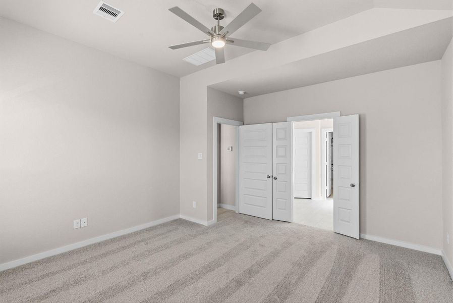 Spacious, unfurnished interior of a new home in Barton Creek Ranch, Conroe (Image 28).