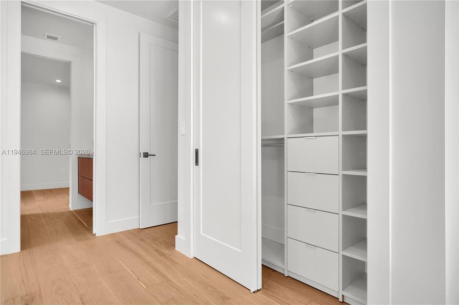 Spacious, unfurnished interior of a new home in , Miami (Image 25).