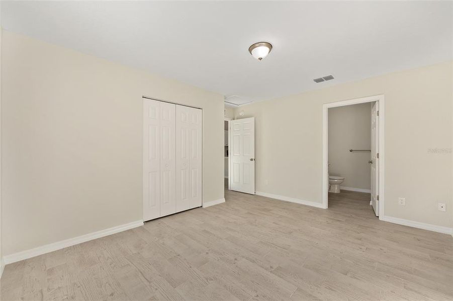 Spacious, unfurnished interior of a new home in , Ocala (Image 27).
