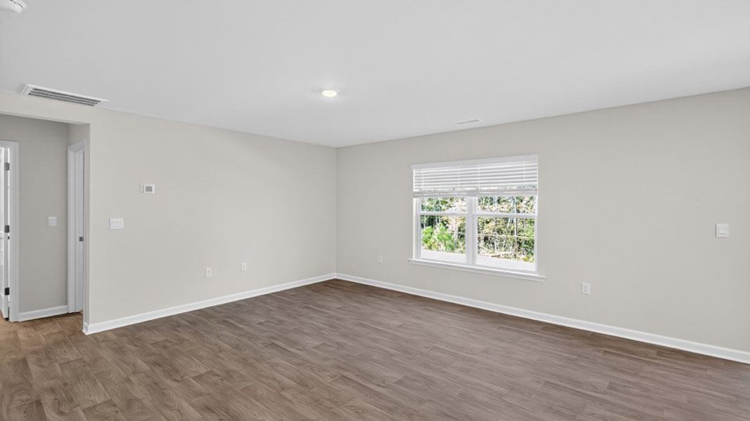Spacious, unfurnished interior of a new home in Olive Branch, Clayton (Image 28).