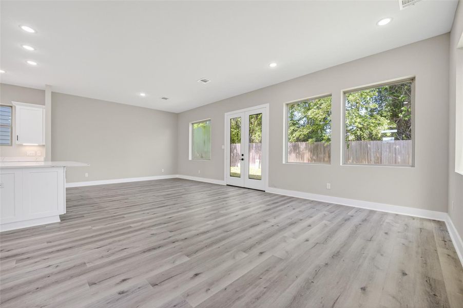Spacious, unfurnished interior of a new home in , Houston (Image 28).