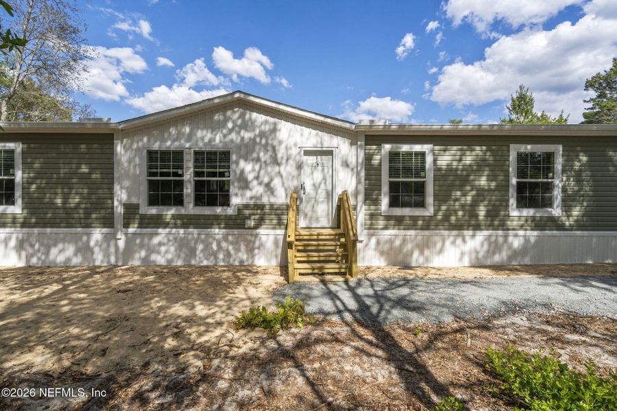 Exterior details and patio area of a home in , Keystone Heights (Image 24).