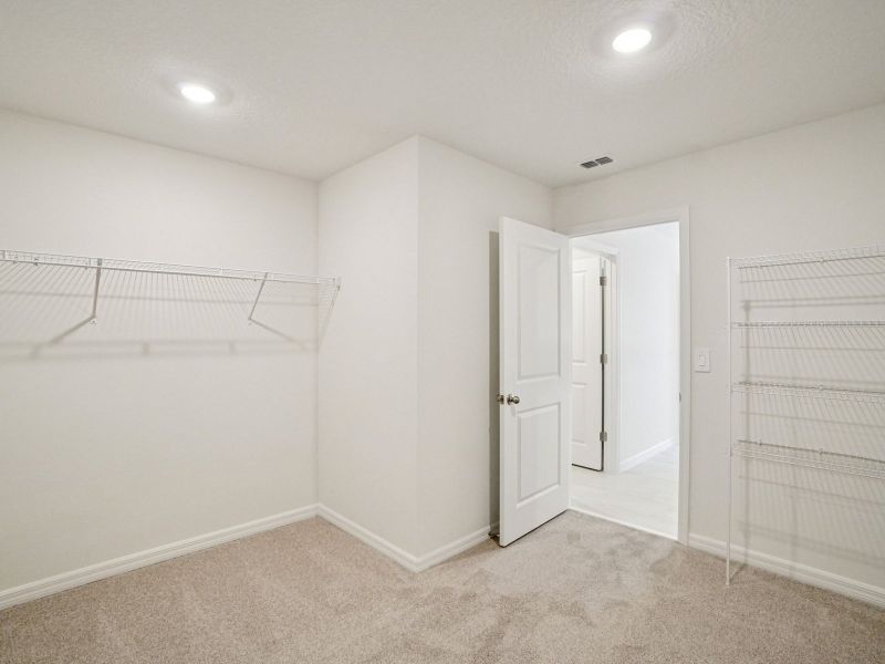 Spacious, unfurnished interior of a new home in Two Rivers - Classic Series, Zephyrhills (Image 17).