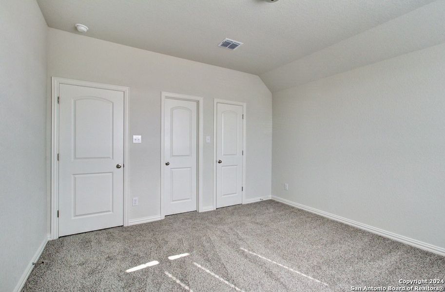Spacious, unfurnished interior of a new home in Veranda, San Antonio (Image 26).