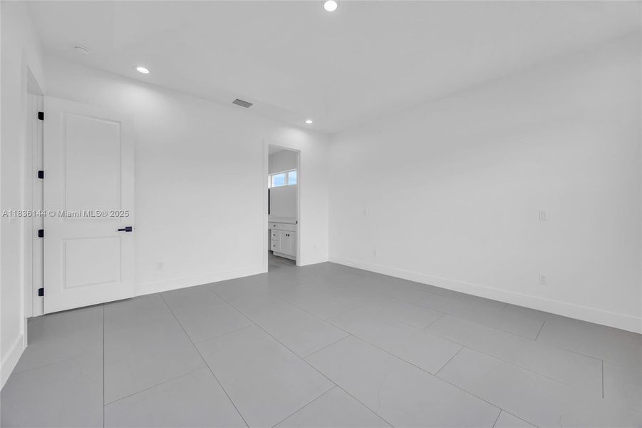 Spacious, unfurnished interior of a new home in , Port St. Lucie (Image 42).