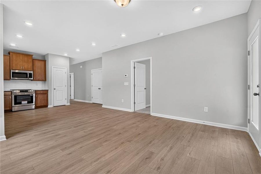 Spacious, unfurnished interior of a new home in Southbend, Rome (Image 23). Spacious, unfurnished interior of a new home in Southbend, Rome (Image 23).