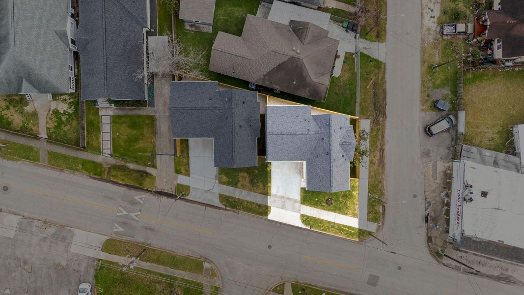 This home sits on a spacious urban lot with a low maintenance front yard and rare spacious side yard! Plenty of space to accommodate guest parking and situated on a quiet corner in EaDo District. This home sits on a spacious urban lot with a low maintenance front yard and rare spacious side yard! Plenty of space to accommodate guest parking and situated on a quiet corner in EaDo District.