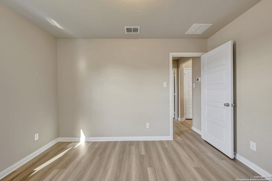 Spacious, unfurnished interior of a new home in Park Place, New Braunfels (Image 45).