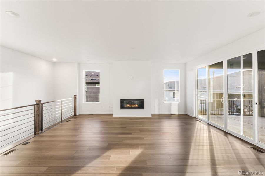 Spacious, unfurnished interior of a new home in The Aurora Highlands, Aurora (Image 16).