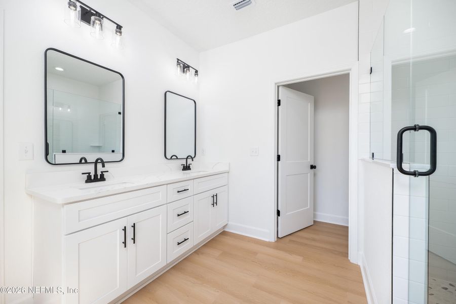 Furnished interior view inside a new home in , Palatka (Image 7).