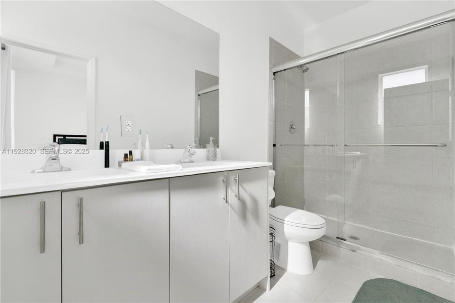 Furnished interior view inside a new home in , Homestead (Image 30).