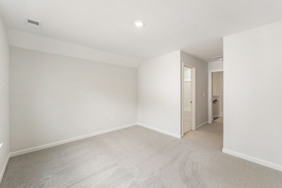 Spacious, unfurnished interior of a new home in Landing at Pine Lake, Anderson (Image 30).