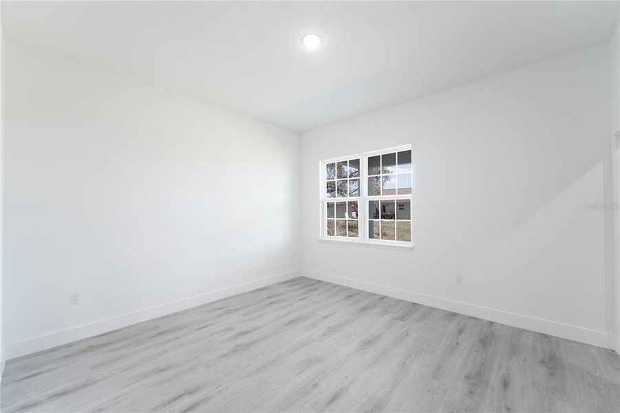 Spacious, unfurnished interior of a new home in , Ocala (Image 20).