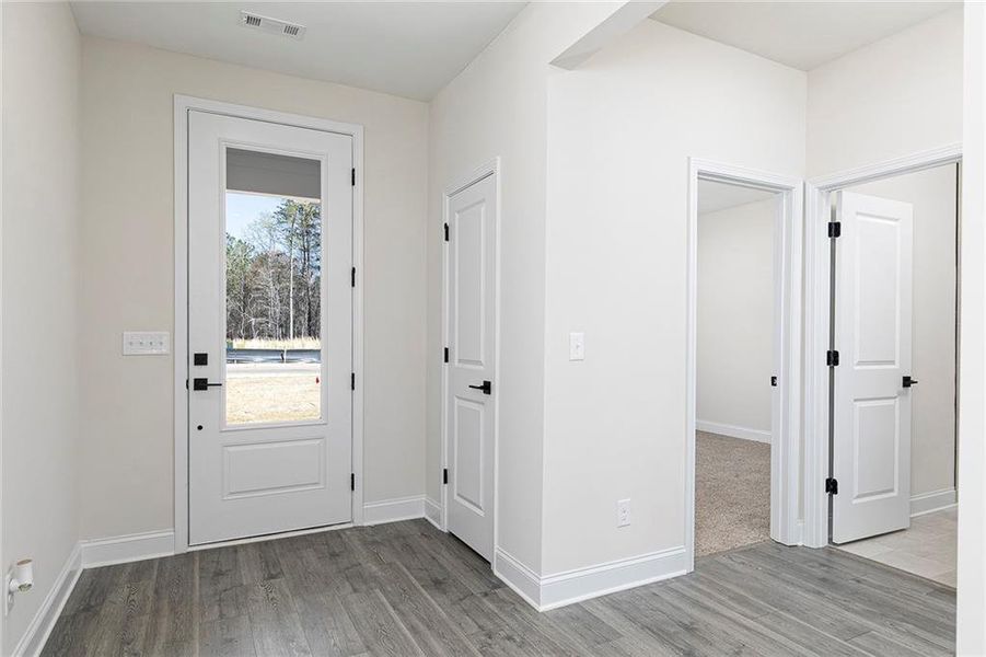 Spacious, unfurnished interior of a new home in Mount Tabor Pointe, Dallas (Image 18).