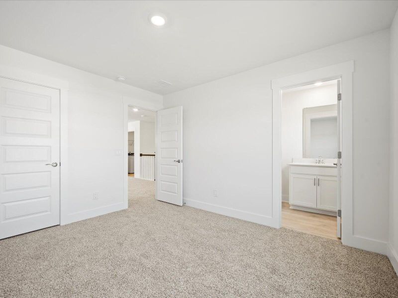 Spacious, unfurnished interior of a new home in , Summerville (Image 25).