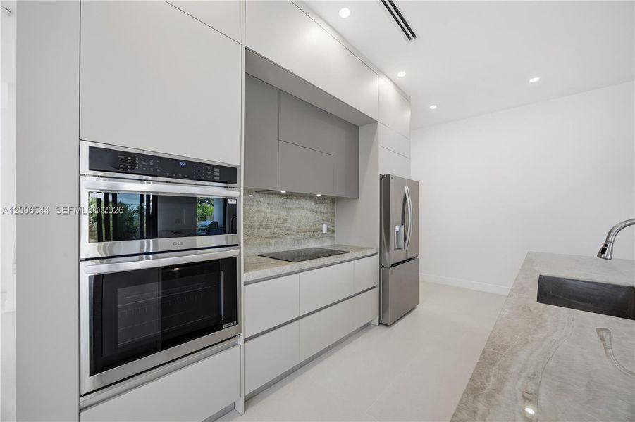 Furnished interior view inside a new home in , Fort Lauderdale (Image 7).