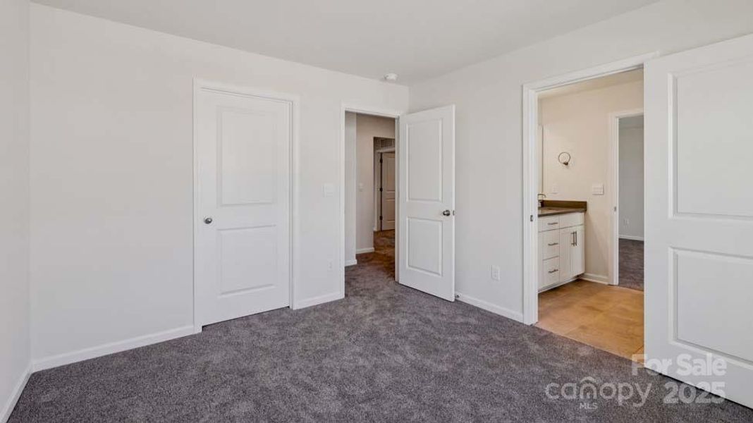 Spacious, unfurnished interior of a new home in Sylvan Creek, Denver (Image 23).